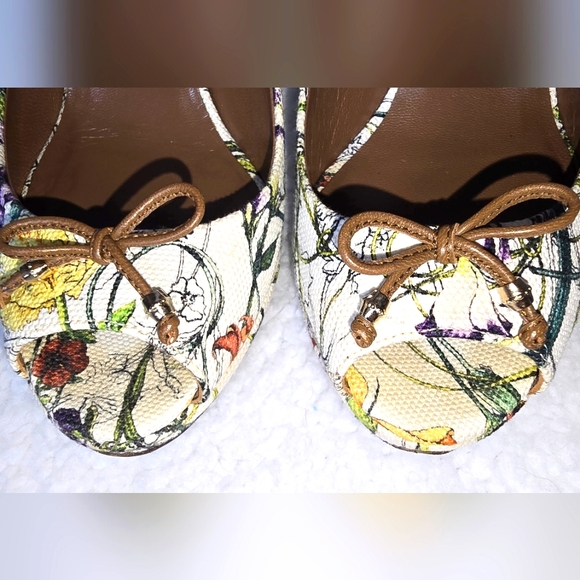 Gucci Canvas Flora White Multicolor Peep Toe Pumps - Picture 10 of 12